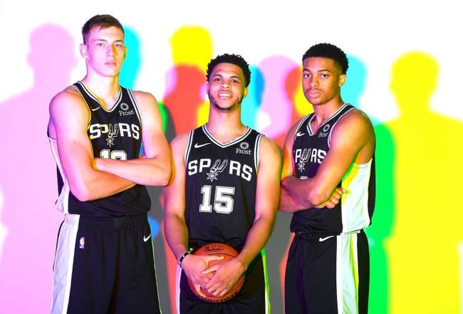 与球队现有 与球队现有